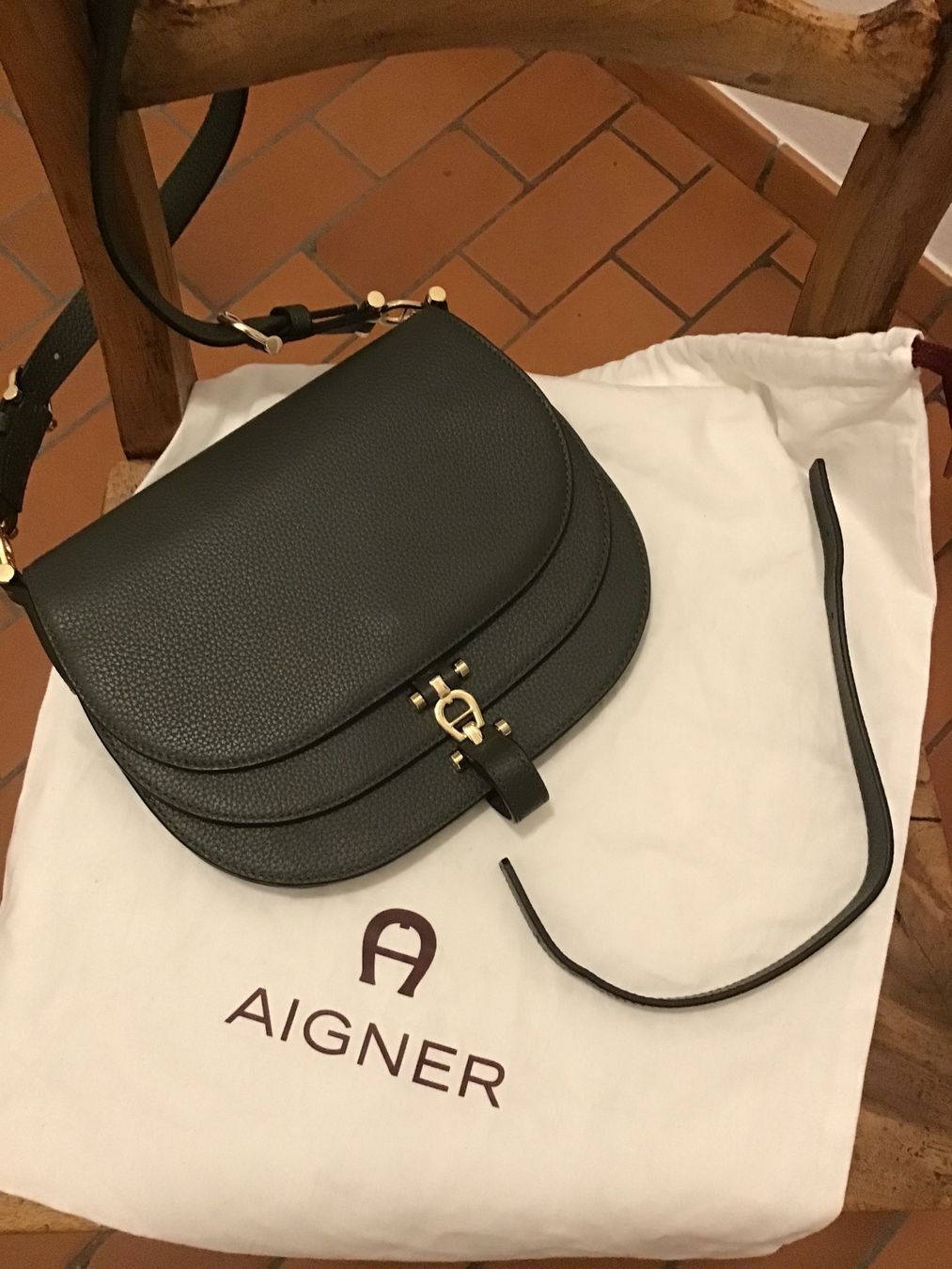 Aigner Borse da donna: AIGNER Umhängetasche neuwertig – Usato da Zürich venduto da nafnaf05 2