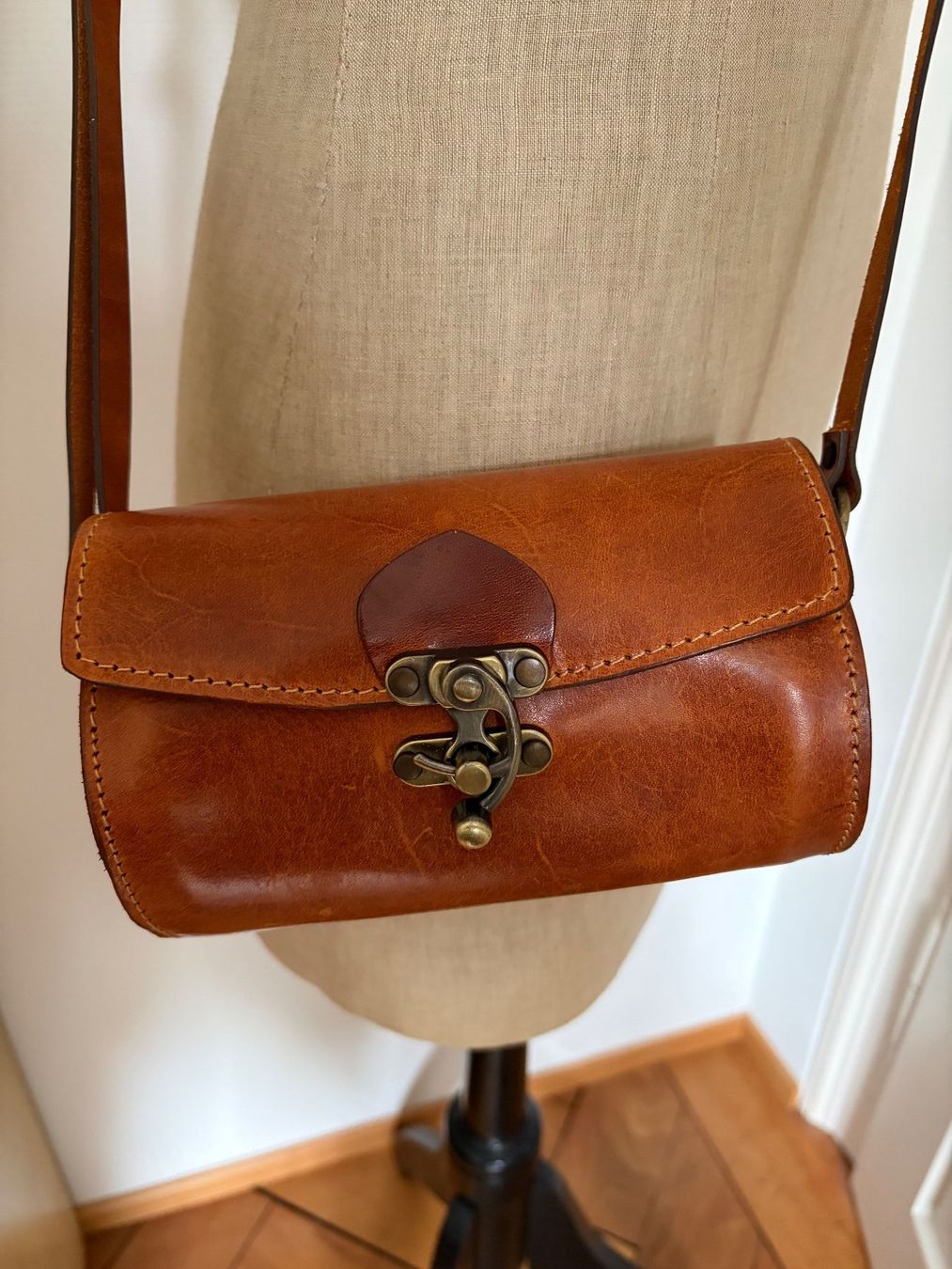 Borse da donna: Leder Umhänge - Tasche rund – Usato da St.Gallen venduto da Boergie 1