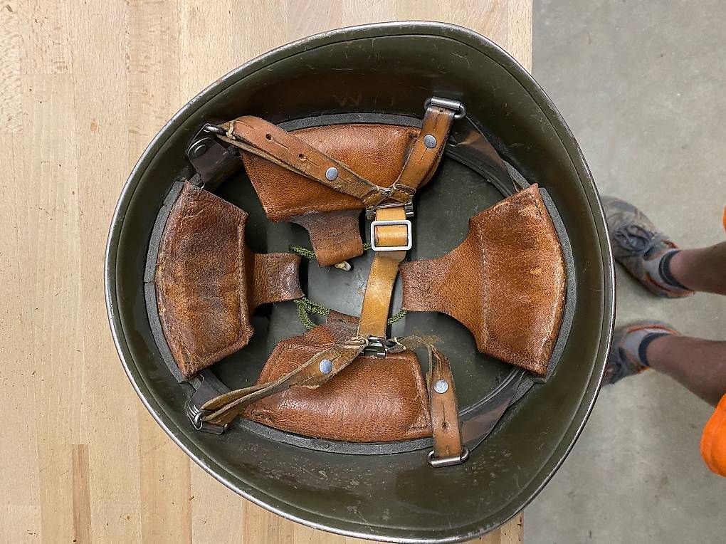 Uniformi & Effetti personali: Schweizer Stahlhelm m71 – Usato da Gelterfingen venduto da Globetrotter3 2