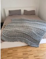 Handgestrickte, graue Kuscheldecke - plaid tagesdecke