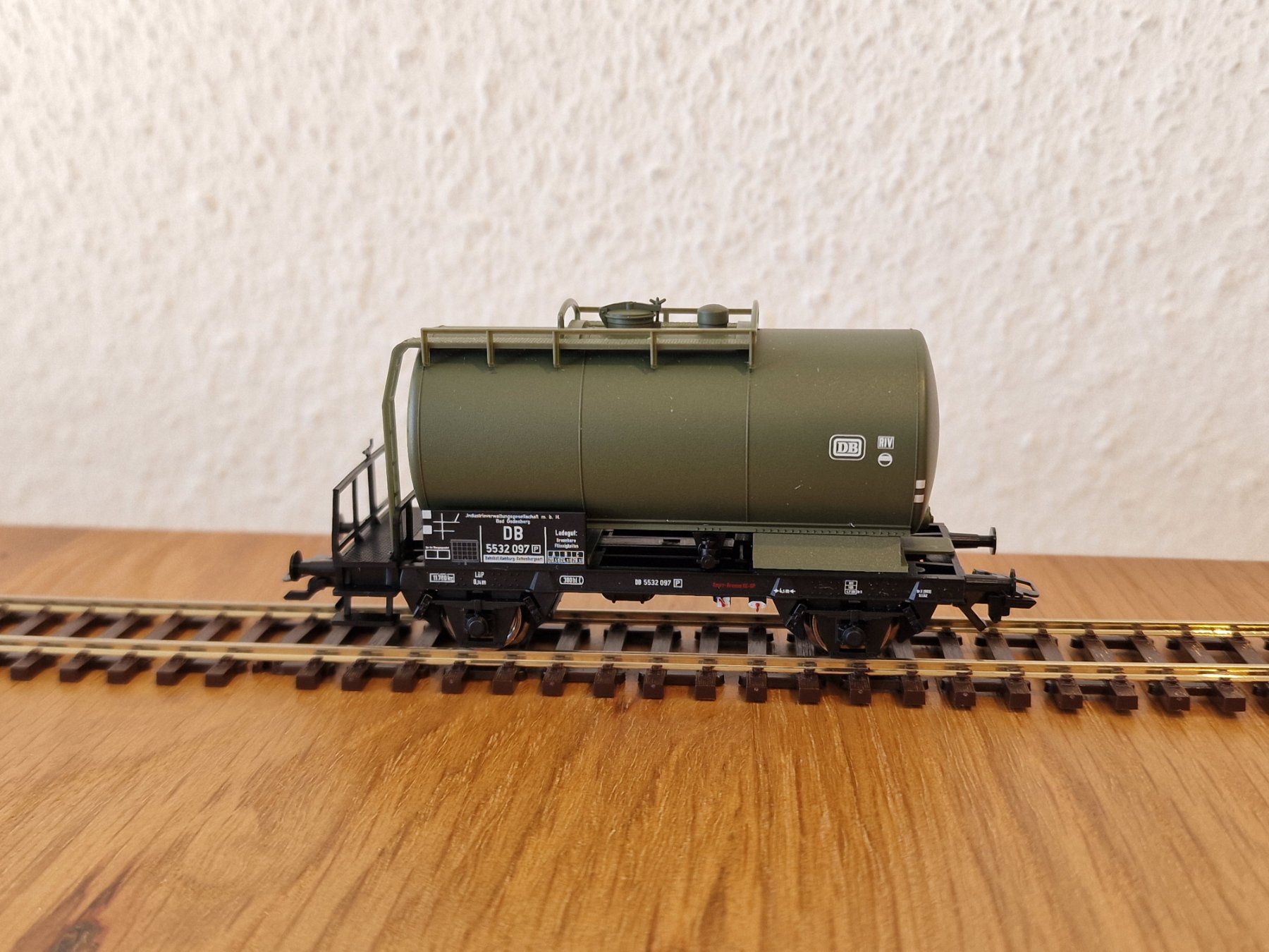 Trix Modellini di ferrovie: DB Tankwagen H0 – Nuovo e nell'imballaggio originale da Matten b. Interlaken venduto da lor_hr9w