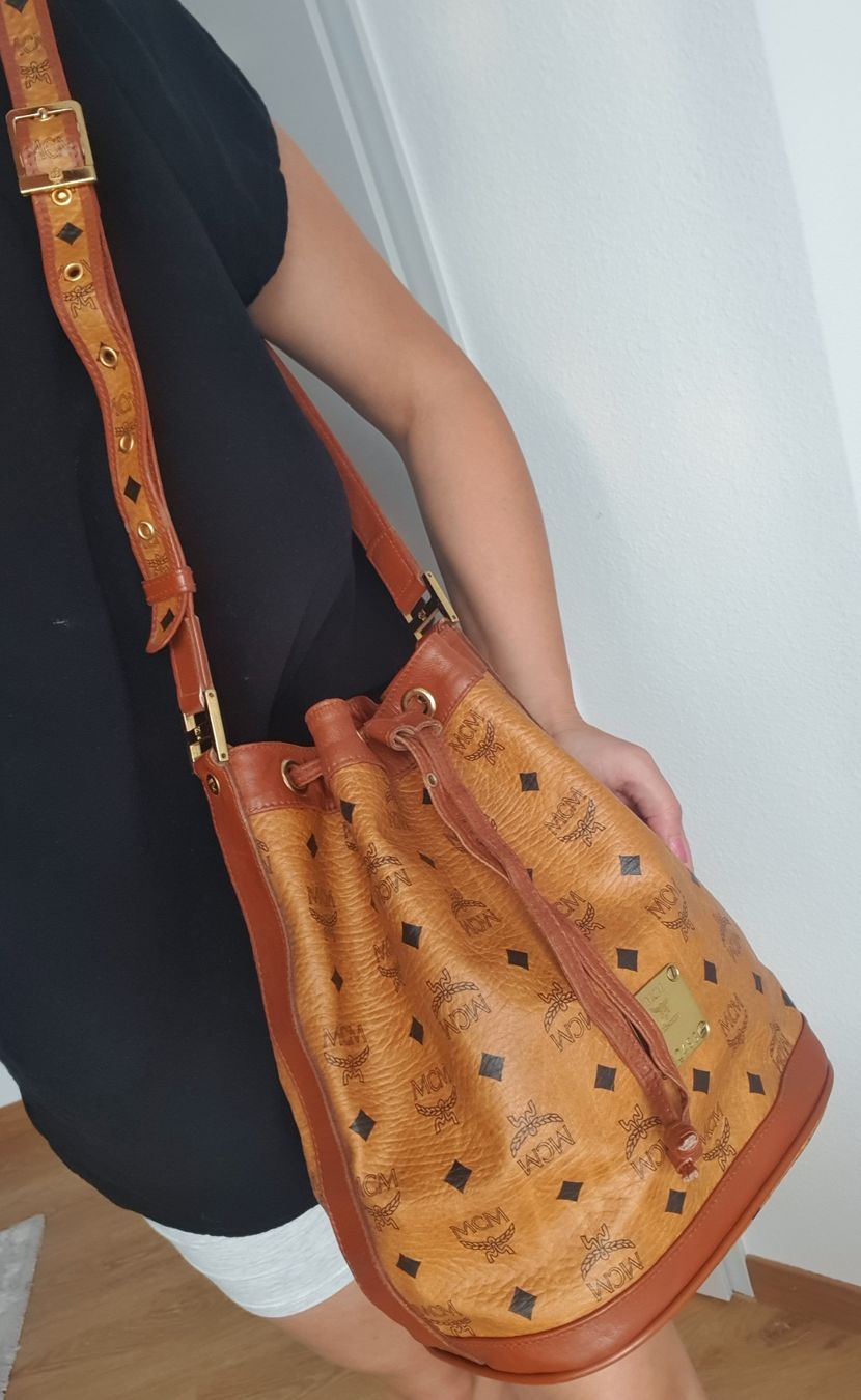 Mcm Sacs femmes: MCM Beuteltasche Medium Cognac Canvas – D'occasion à Niederteufen par Mira_72 7