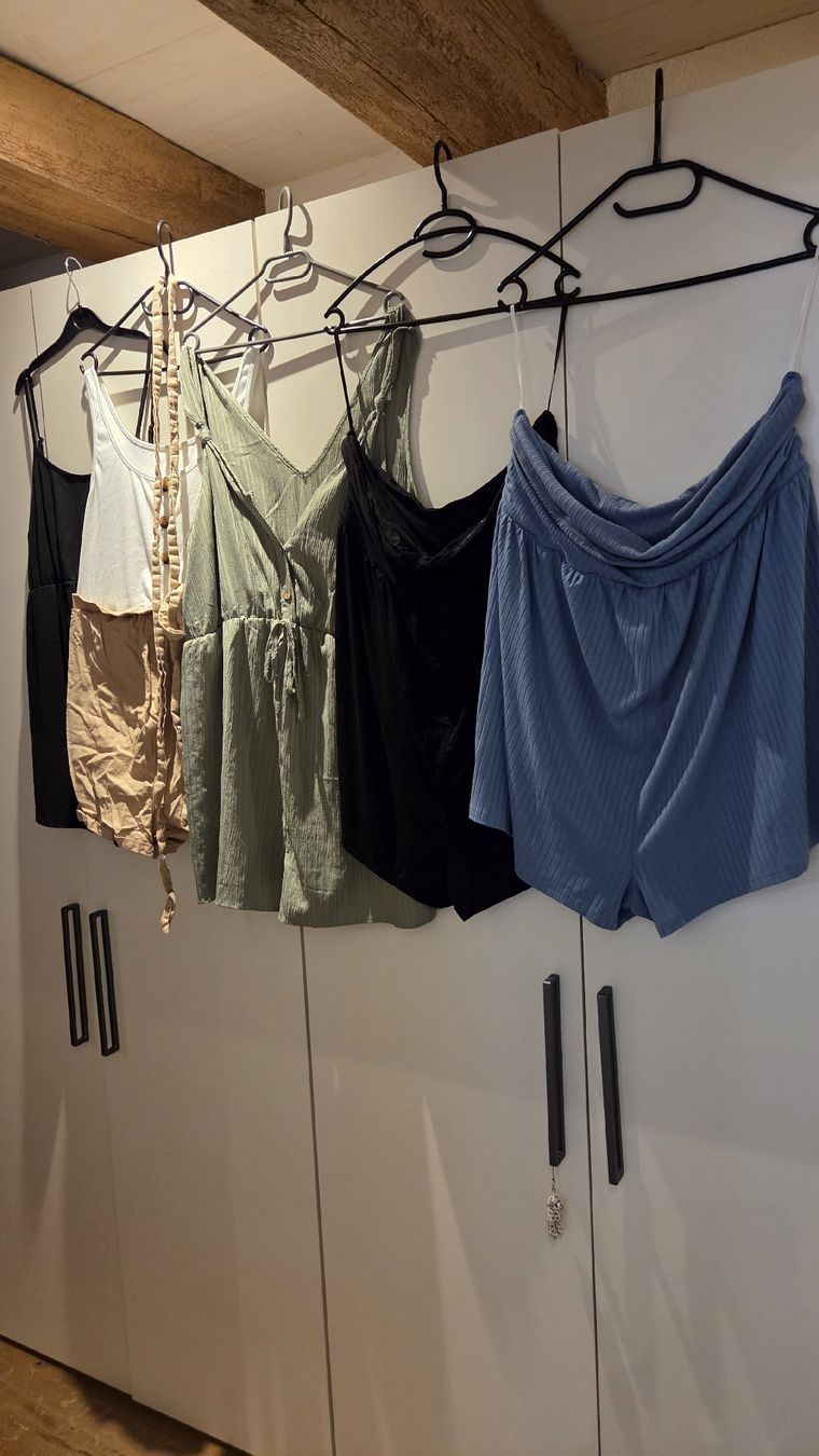 Lotti di vestiti: Umstand Jumpsuits kurz XXL – Usato da Guntmadingen venduto da Turnschneehase
