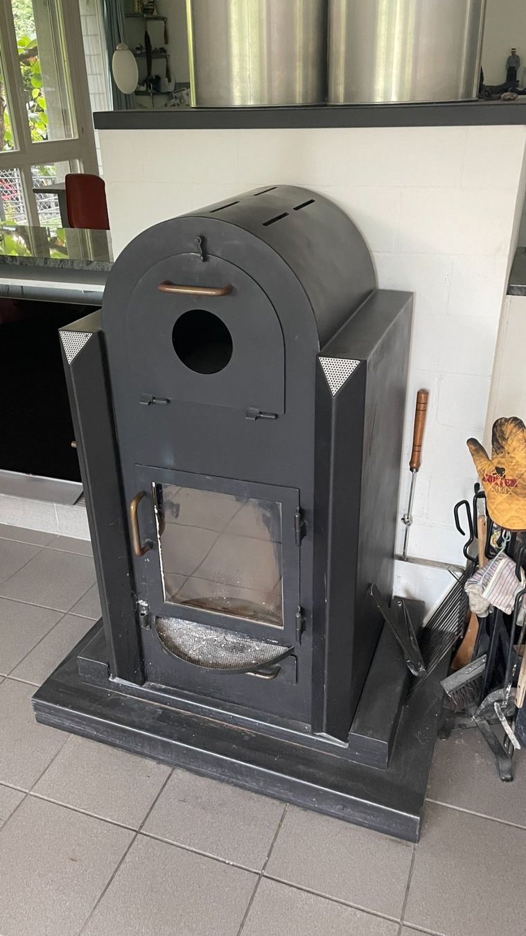 Cheminée: Chemniée mit Pizza- und Brotbackfach – Gebraucht aus Thun von backjump