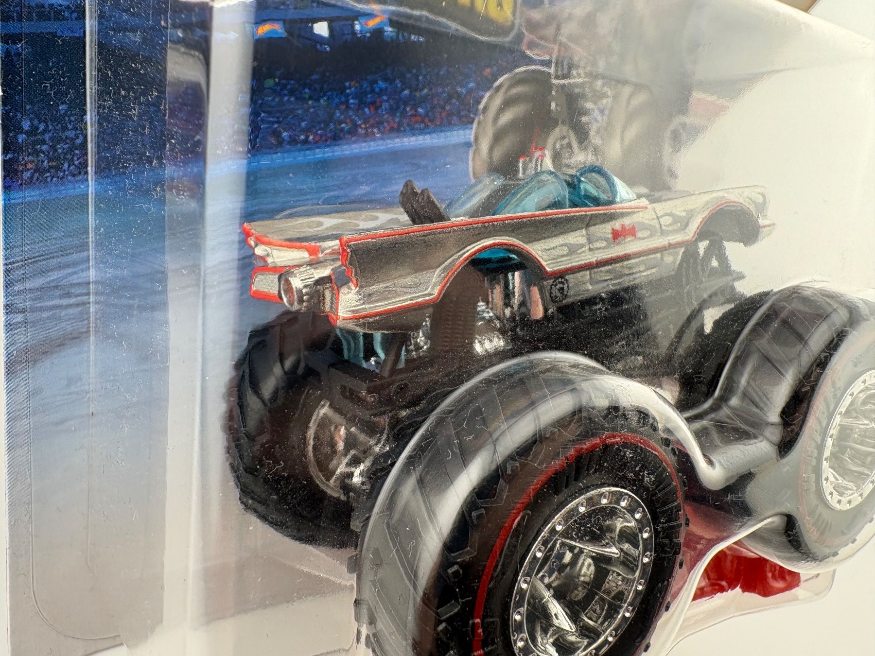 Hot Wheels Modellautos: Hot Wheels Monster Trucks Batman Batmobile CHASE – Neu und originalverpackt aus Flawil von HeisseReifen 3