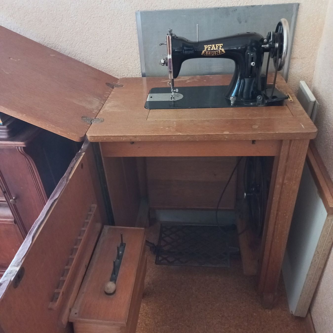 Pfaff Macchine da cucire: Tretnähmaschine Pfaff – Usato da Zofingen venduto da piawm
