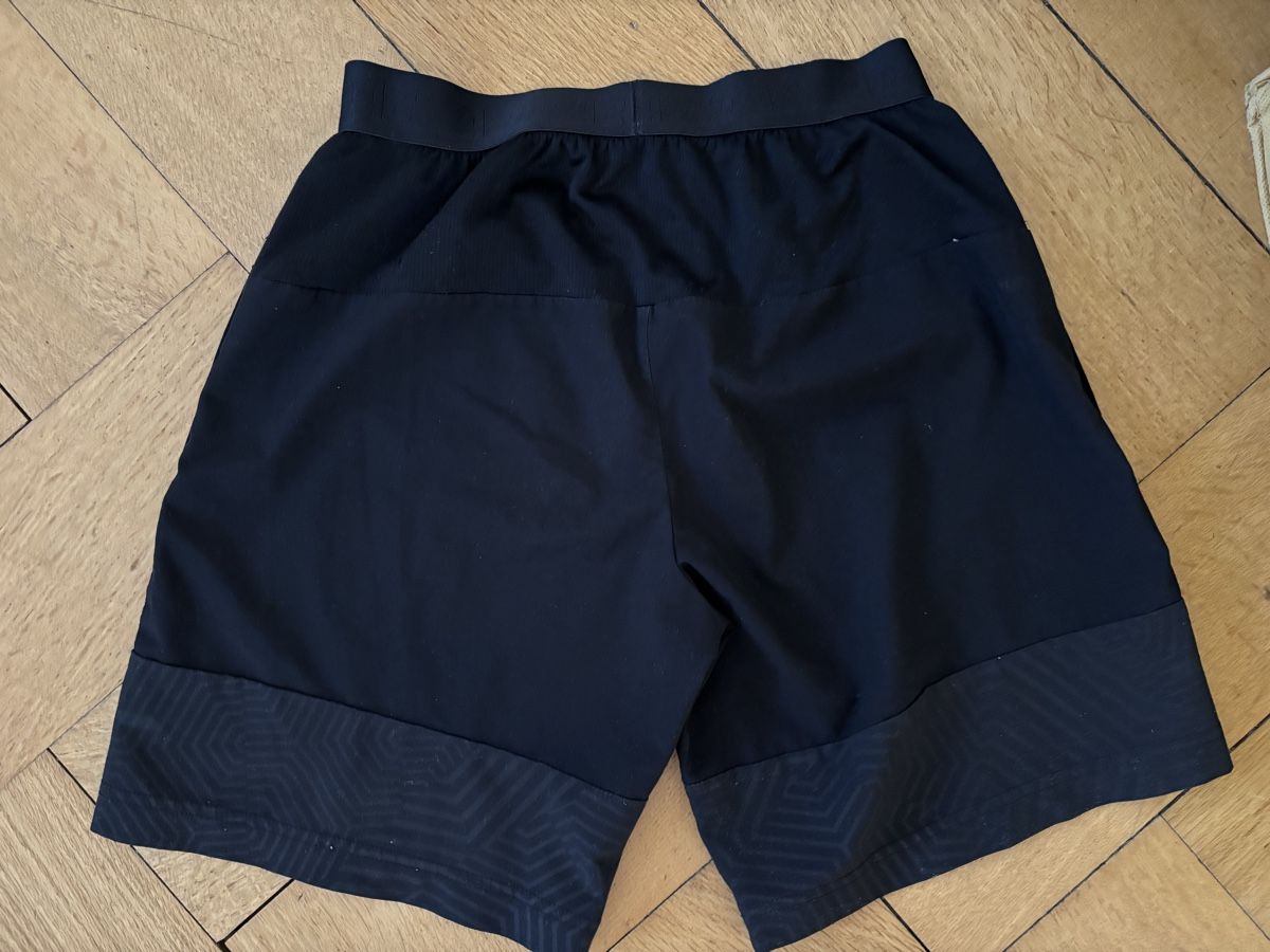 Adidas Lots de vêtements: Shorts Adidas 158 – D'occasion à Zürich par gucks 2