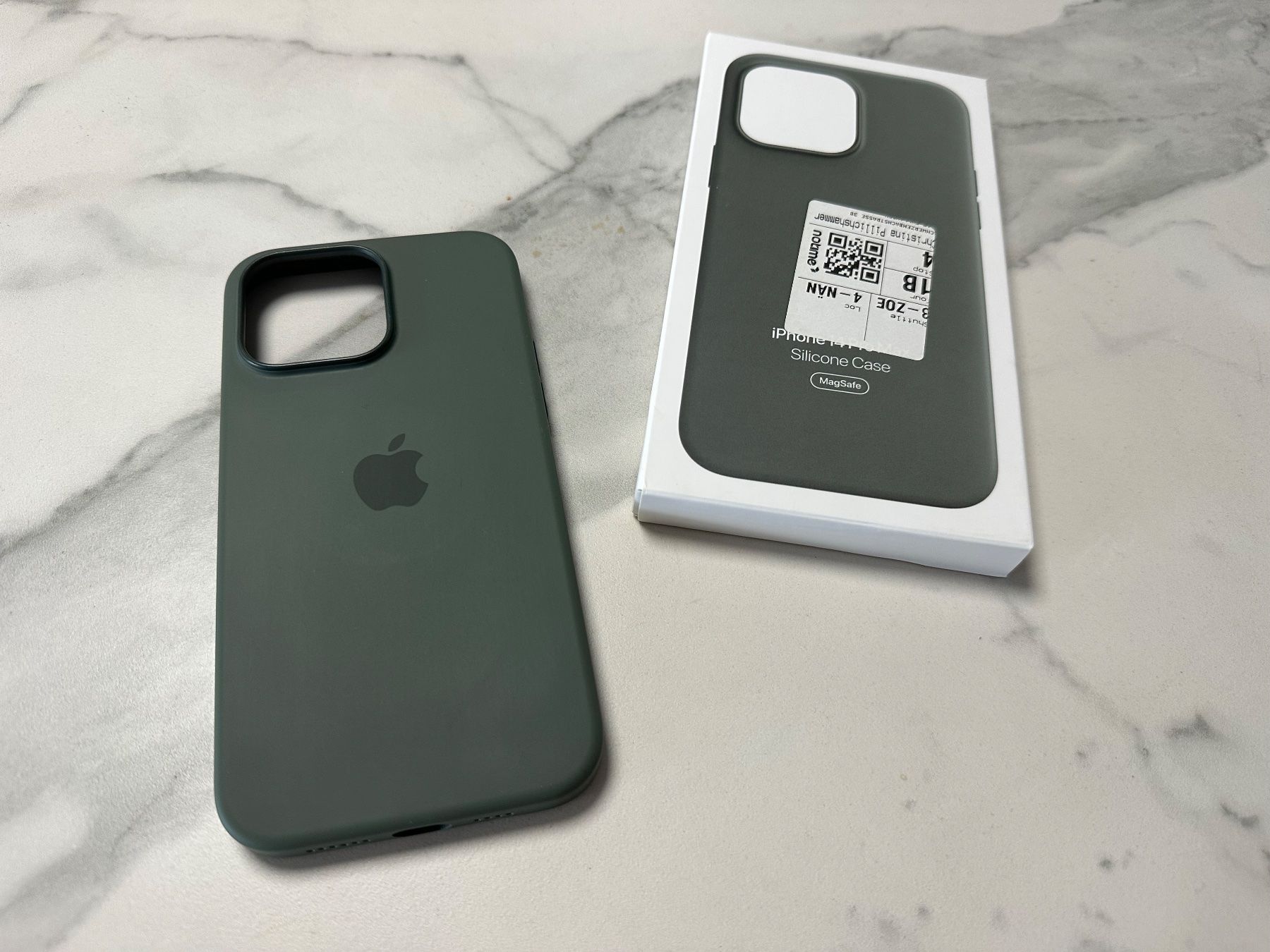 Apple Cover & Protezioni schermo: iPhone 14 Pro Max Silikon Hülle (Olive) – Nuovo (secondo la descrizione) da Zug venduto da cvTrex