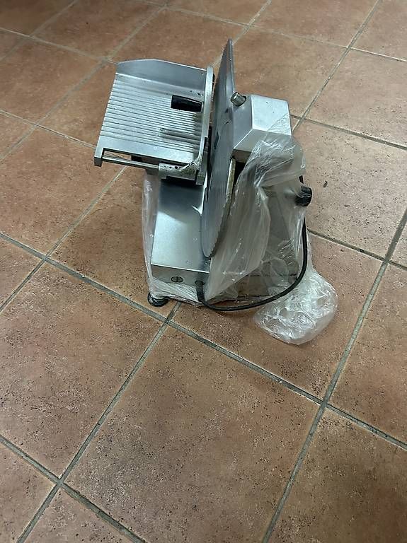 Cucine complete: Trancheuse à viande professionnel – Usato da Renens venduto da fre_25x2 1