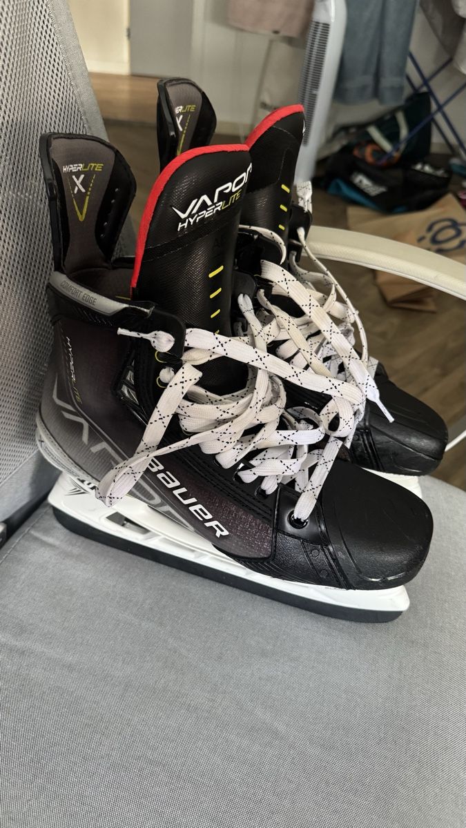 Bauer Schlittschuhe: Bauer Schlittschuhe Vapor Hyperlite Grösse 9.5 FT – Gebraucht aus Aesch BL von Jo13jo 1