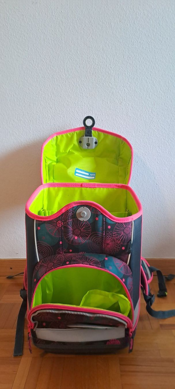 Ergobag Sacs & sacs à dos: Ergobag Schulrucksack mit Zubehör – D'occasion à Sion par LichtWolke 6
