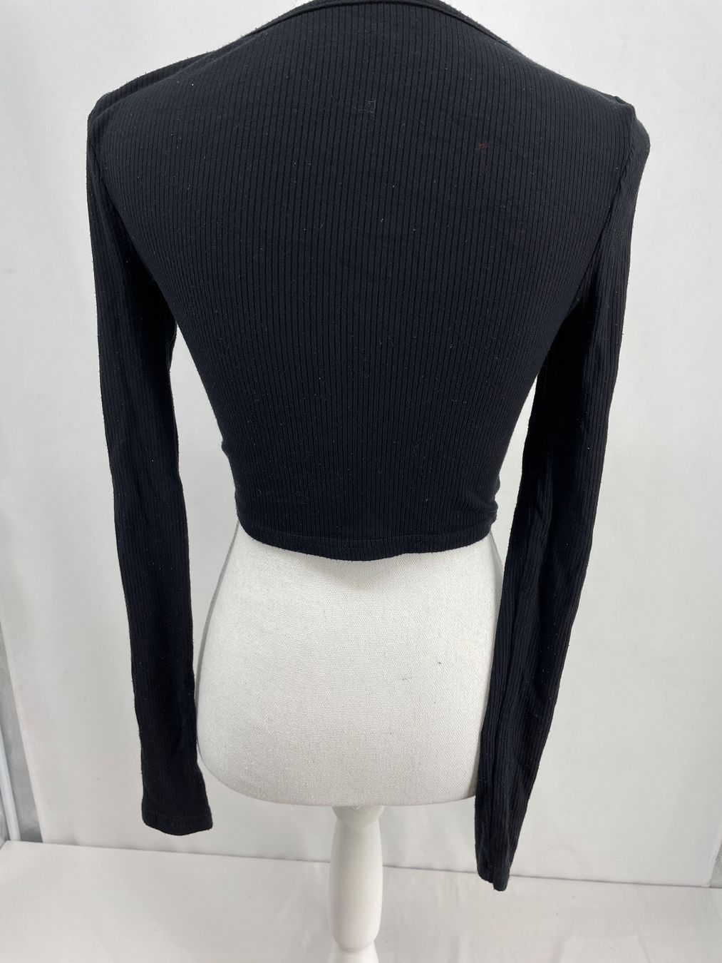 Tops: Top Pull noir décolleté en V – Gebraucht aus Lausanne von PlusValue_Lausanne 1
