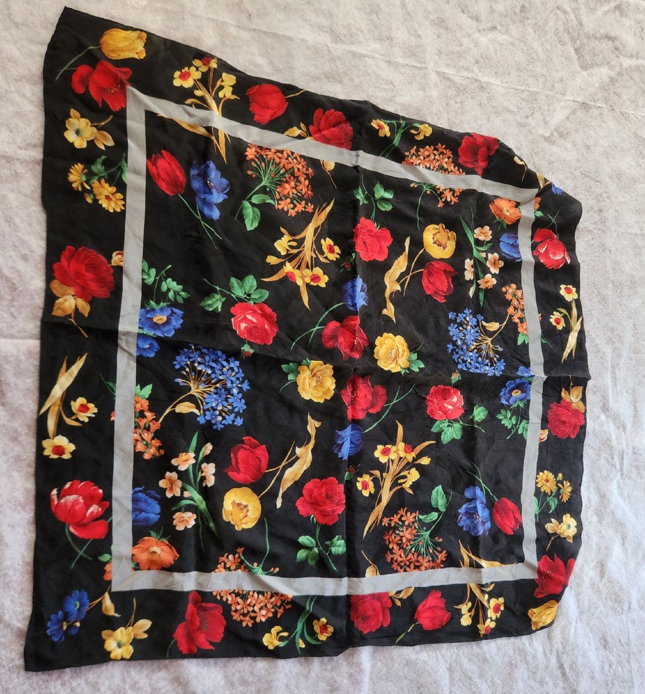 Codello Foulard & Sciarpe: Foulard soie Codello  vintage imprimé fleurs – Usato da Niedergösgen venduto da Eva2410 1