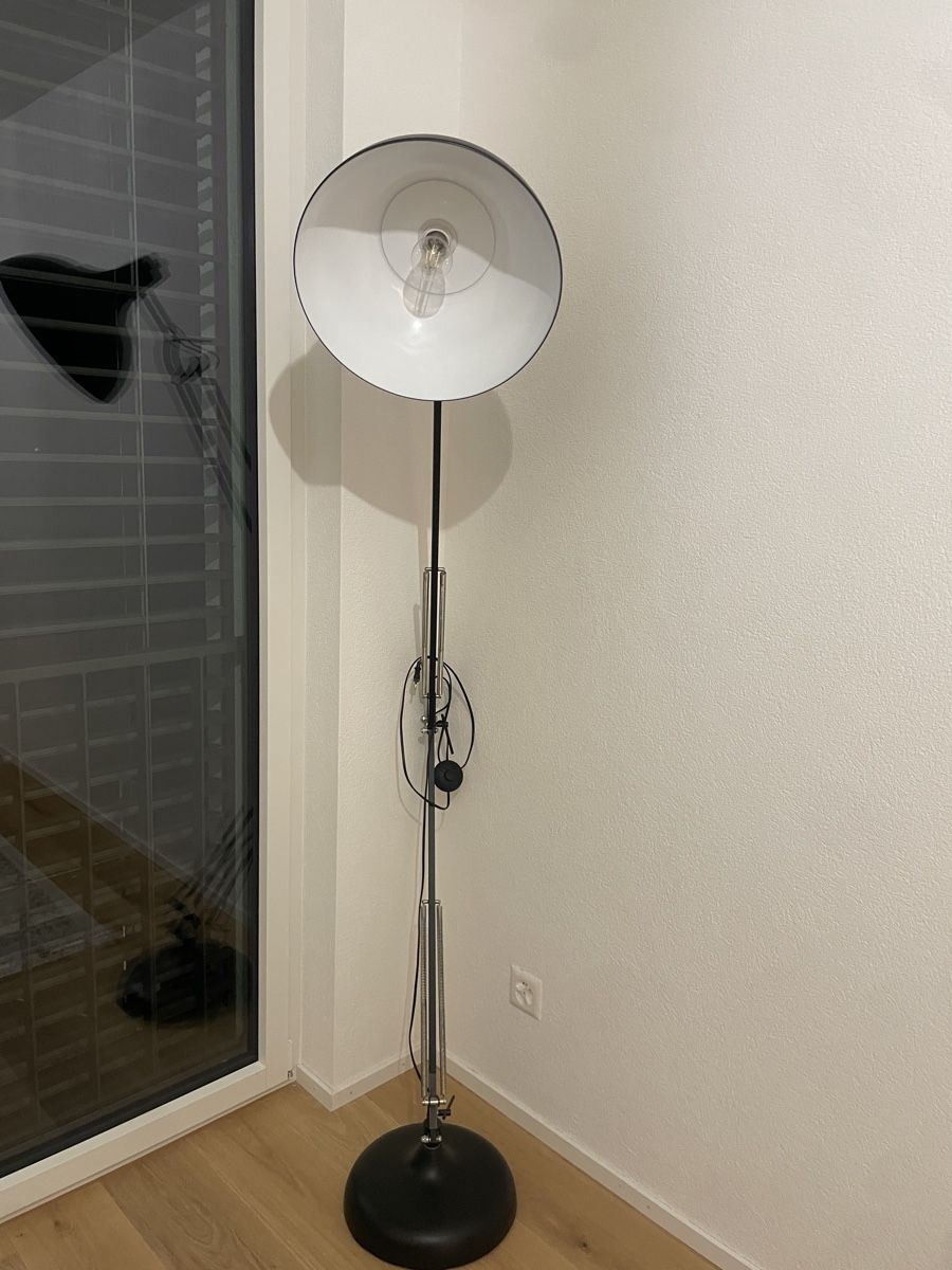 Micasa Lampade: Schwarze Stehlampe Top Zustand! – Nuovo (secondo la descrizione) da Kehrsatz venduto da erd_dwk2