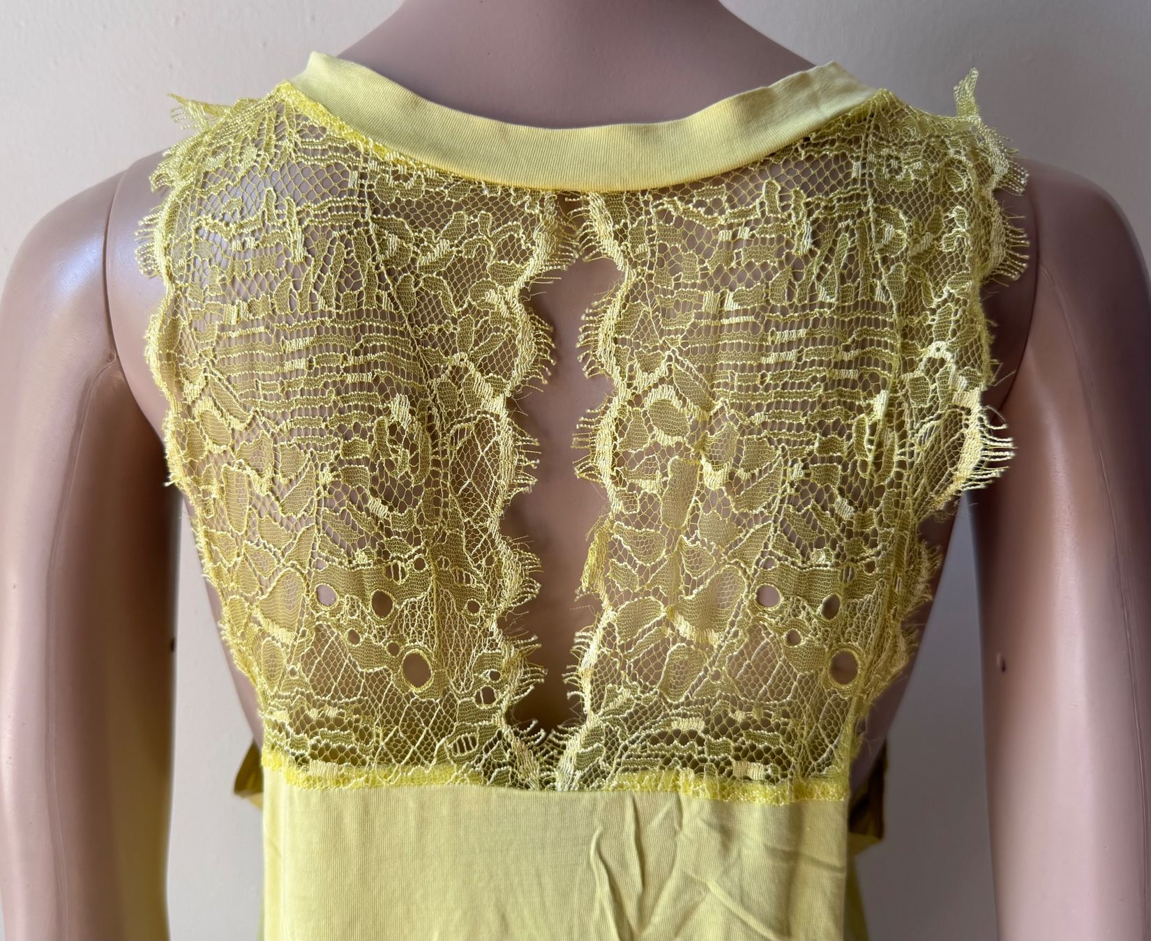 Pinko Tops: PINKO Top mit Spitzendetails 💛 – Gebraucht aus Zürich von ClosetQueen 5