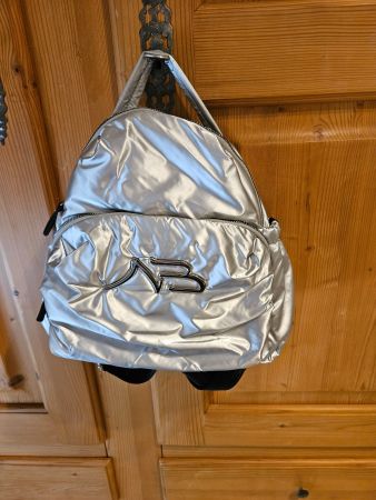 Rucksack silber metallic leicht Daunenoptik guter Zustand