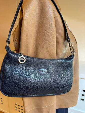 Longchamp sac baguette bleu marine.