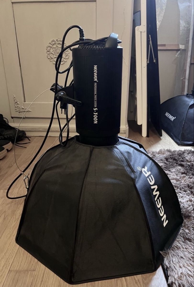 Flash: Neewer S-700N Studioblitz mit Softbox, Durchmesser 60cm – Usato da Bern venduto da jah_f7y5