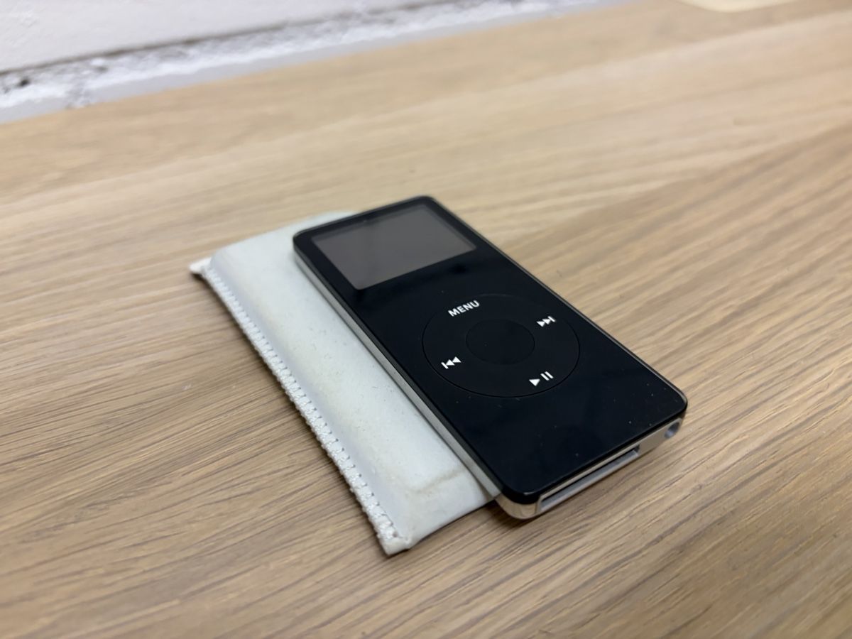 Apple Tragbarer Mediaplayer: iPod nano Schutzhülle Leder gebraucht – Gebraucht aus Thun von Buchholtron 2