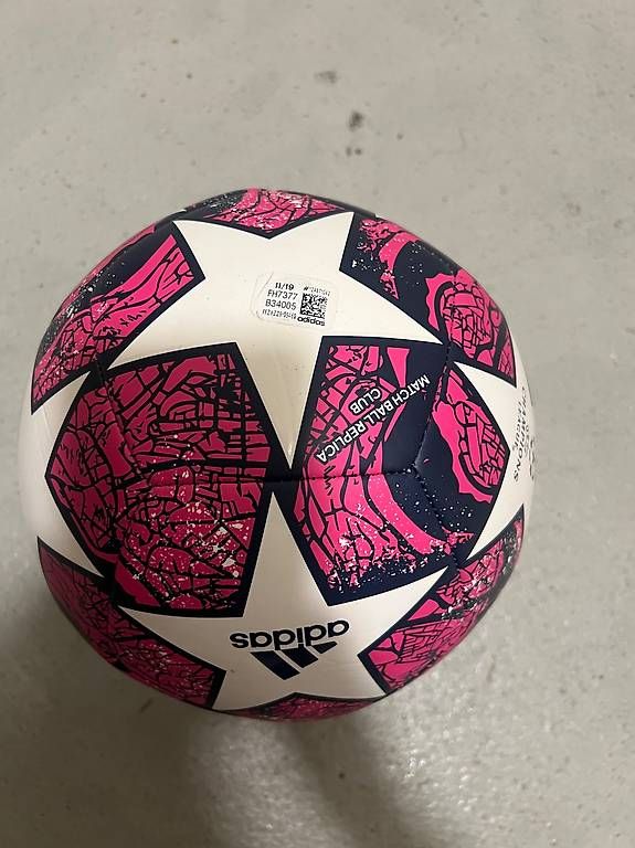 Bälle: Adidas Fussball NEUE  – Gebraucht aus Menziken von pau_9swl