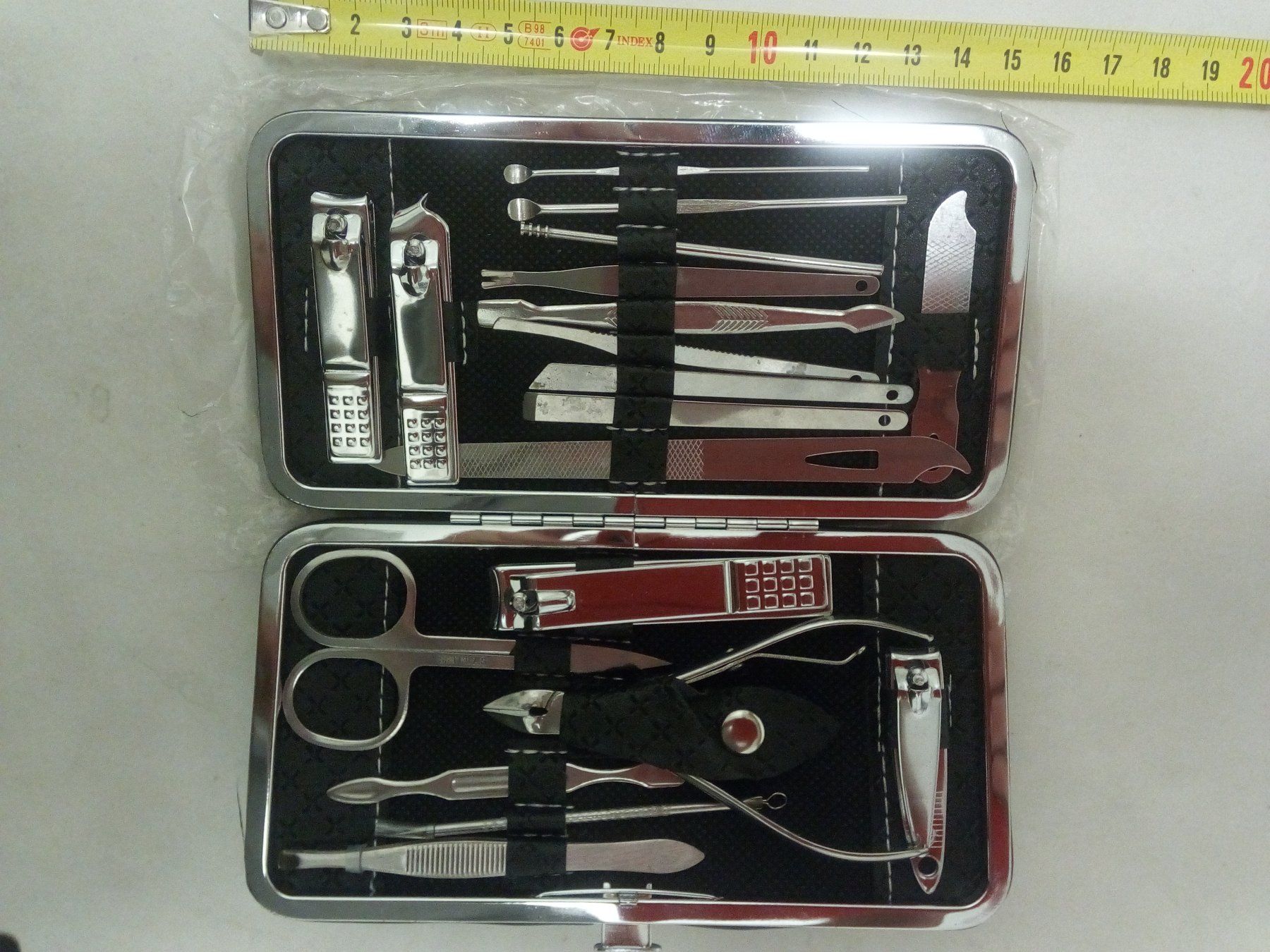 Maniküre: Manikure- Pedikure-Set, Silber, 19-tlg. – Neu und originalverpackt aus Igis von lebi