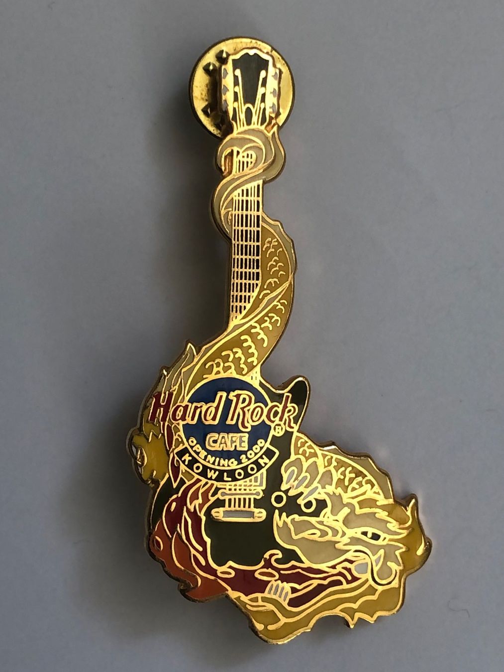 Hard Rock Cafe Placchette & Badge: Pin Hard Rock Cafe Kowloon Opening 2000 – Usato da Nunningen venduto da anclaudia 1
