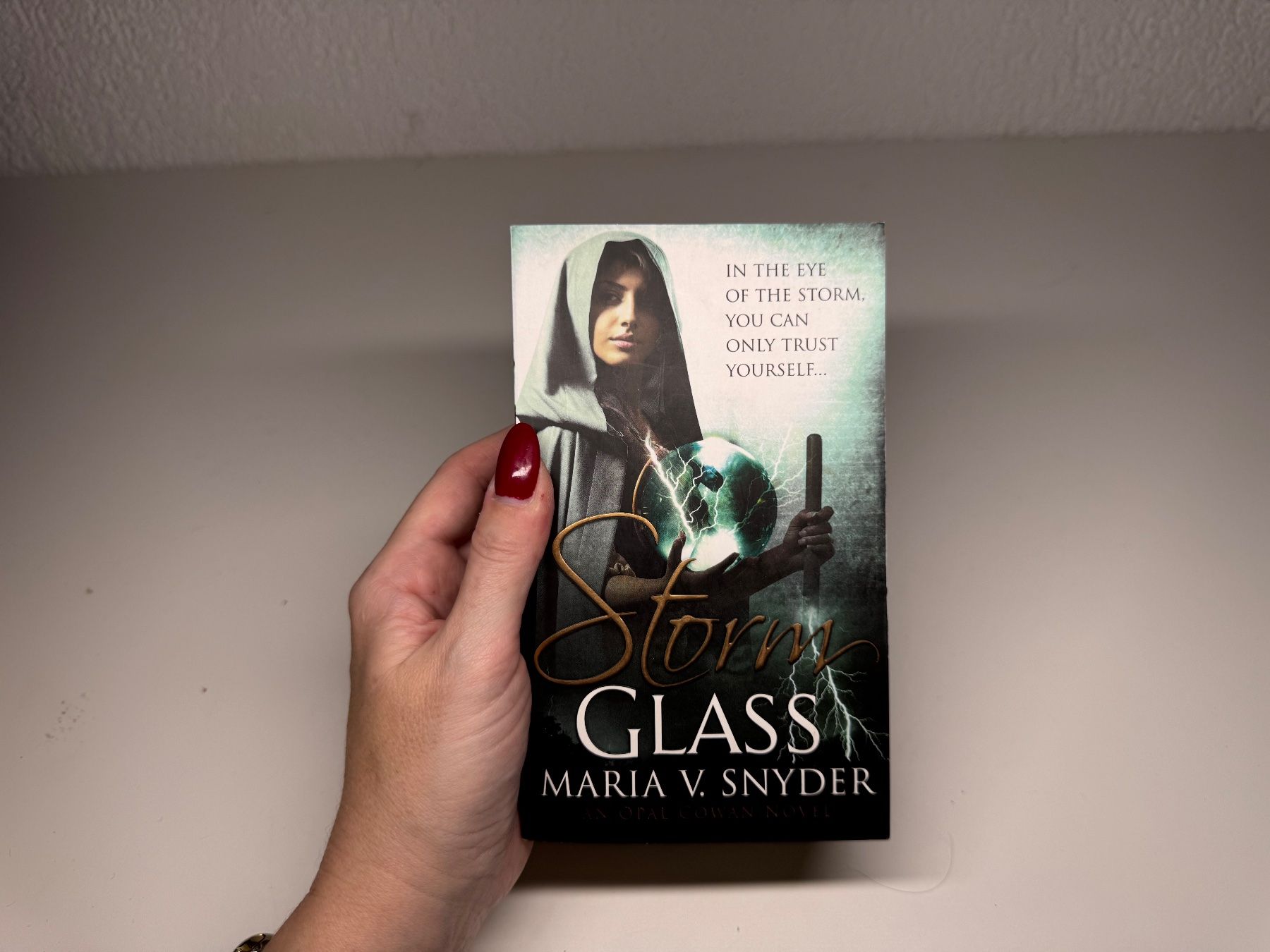 Bücher: NOVEL: Maria V. Snyder, Storm Glass – Gebraucht aus Grosswangen von English_books