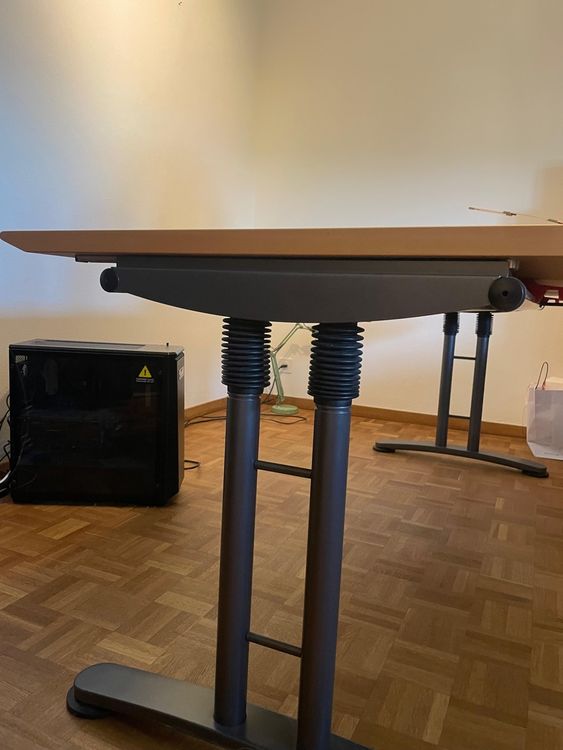 Scrivanie: Einstellbarer Bürotisch - Top Zustand! – Usato da Küsnacht ZH venduto da ElenaT20 1