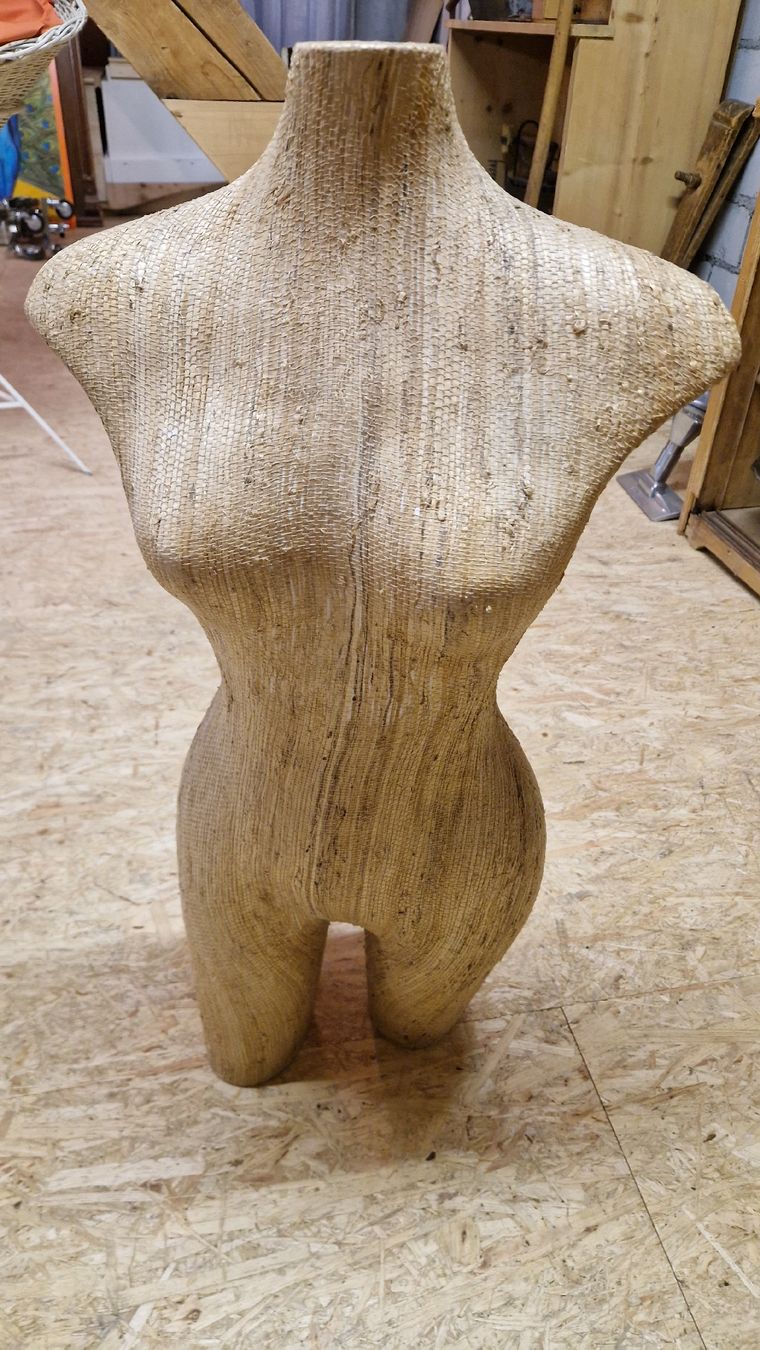 Allestimento di negozi e stand fieristici: Dekorative Schaufensterpuppe Torso Sisal 80cm L 40cm B – Usato da Ennenda venduto da Mr.Alpen16536