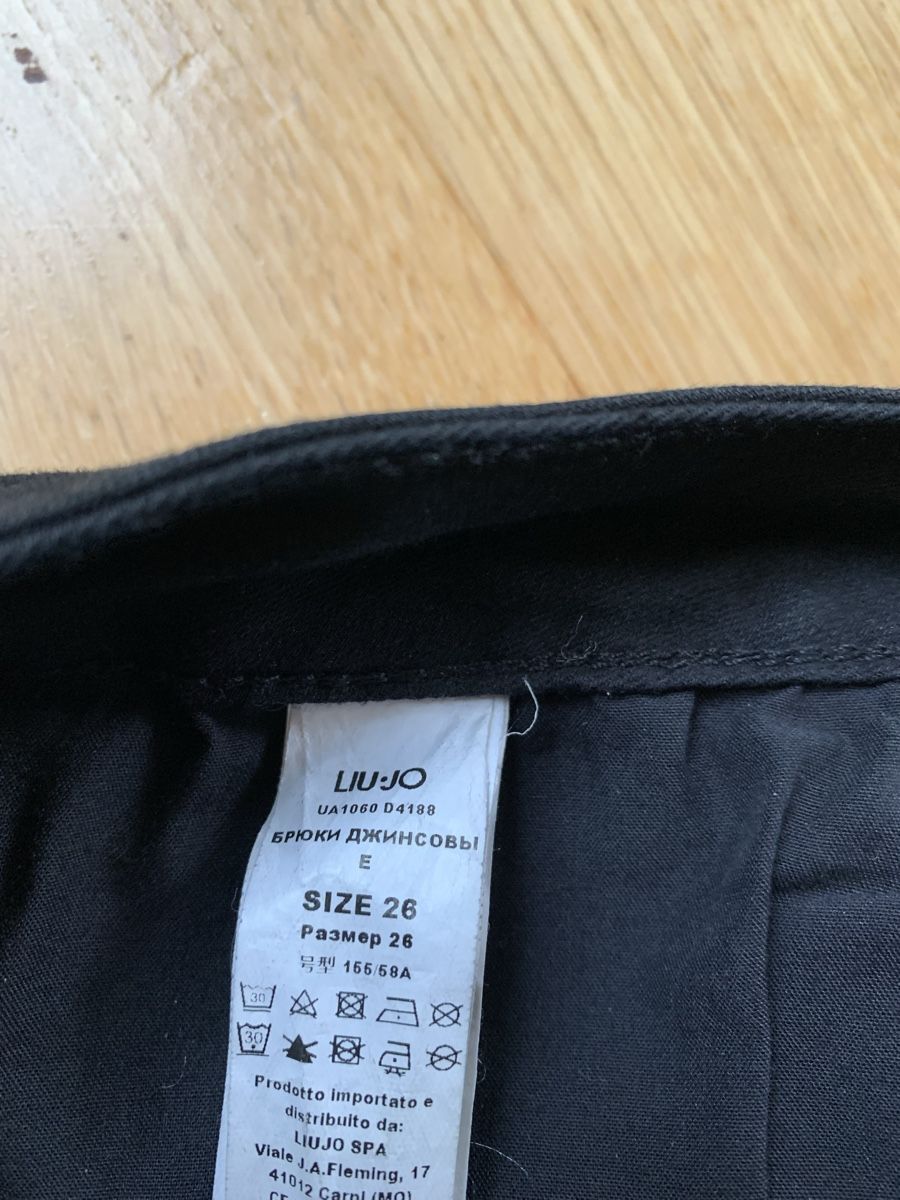 Liu Jo Jeans: LIU-JO Jeans Schwarz, Gr. 26. – Nuovo (secondo la descrizione) da Sempach venduto da katzaana3 2