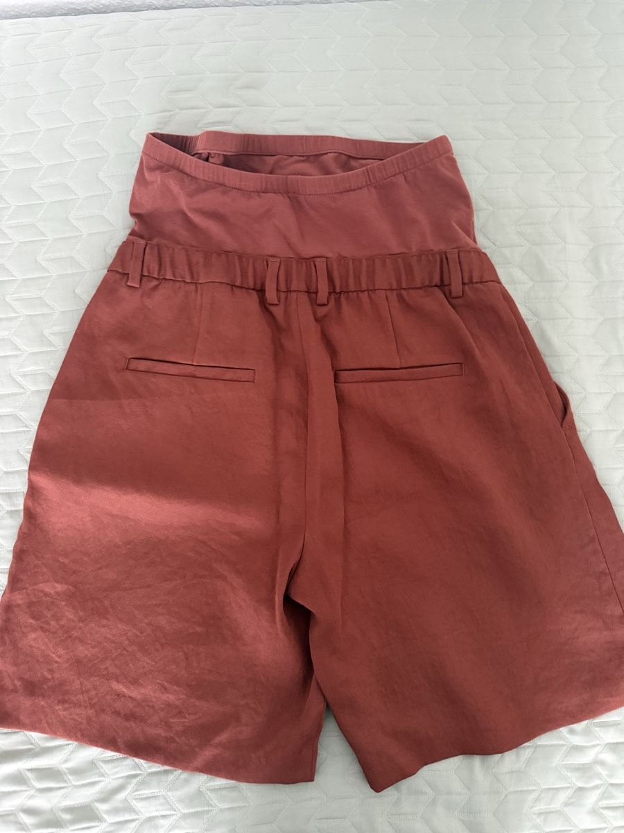 H&M Pantaloni: H&M Mama shorts - Rot, Medium – Usato da Binningen venduto da eli_9psr 1