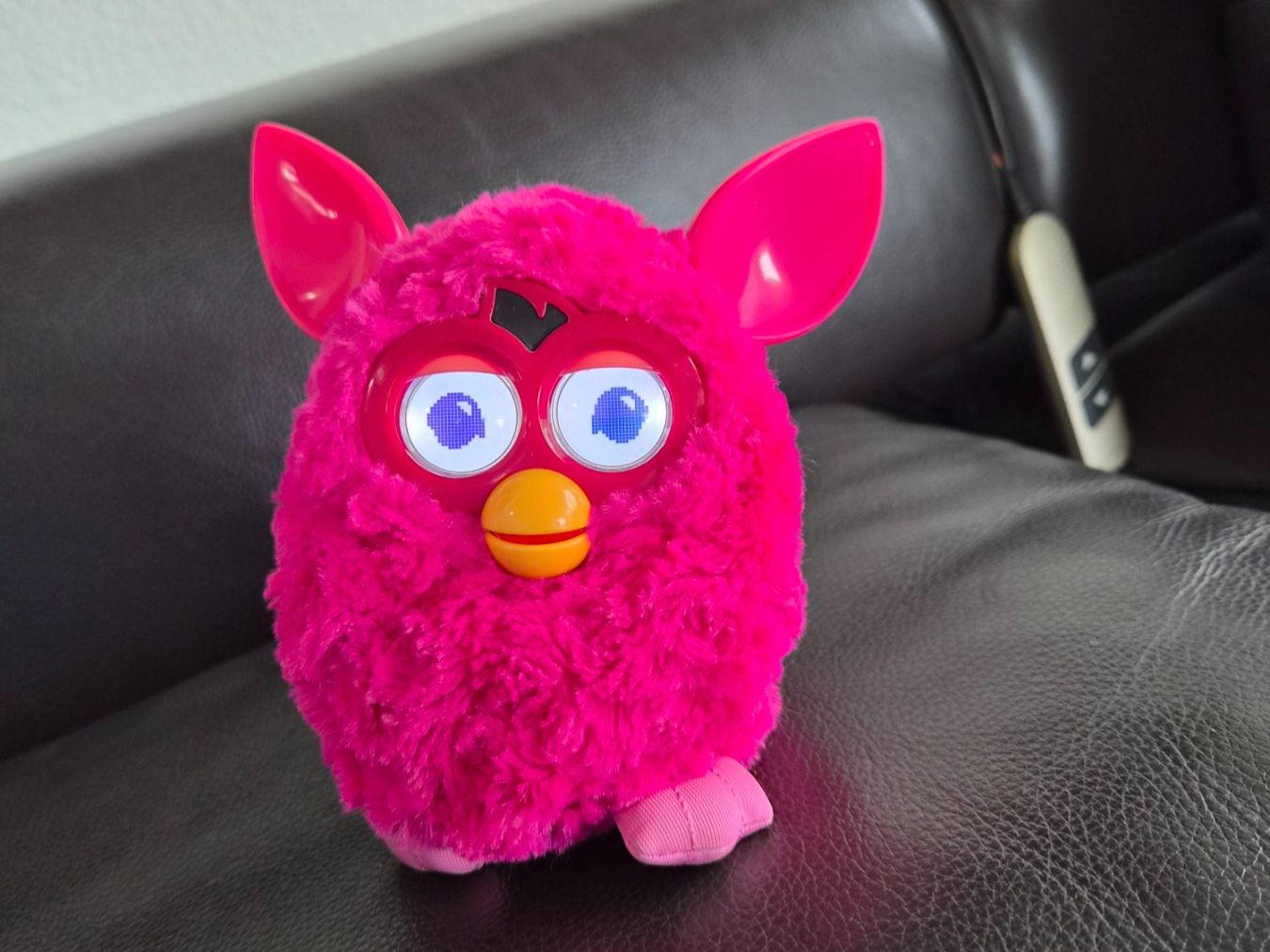 Hasbro Jouets: Hasbro Furby 2012 Pink / Hot Pink – voll funktionsfähig – D'occasion à Dübendorf par RoboAnd
