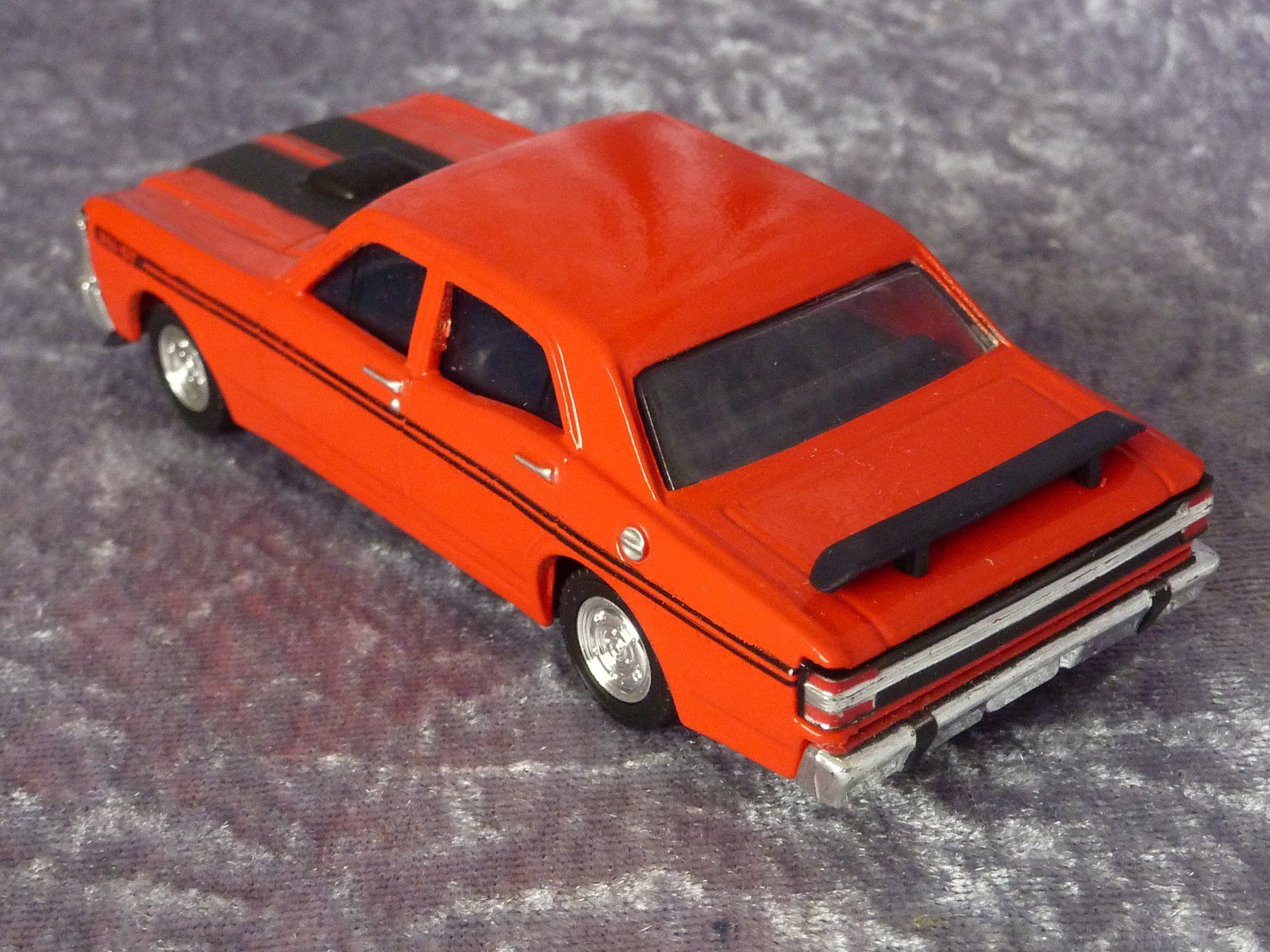 Ford Modellautos: Ford Falcon GTHO  1:43 – Neu und originalverpackt aus Dürrenäsch von modellautos4you 3