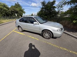 Toyota Corolla 2001 auf Wunsch mit frischer MFK