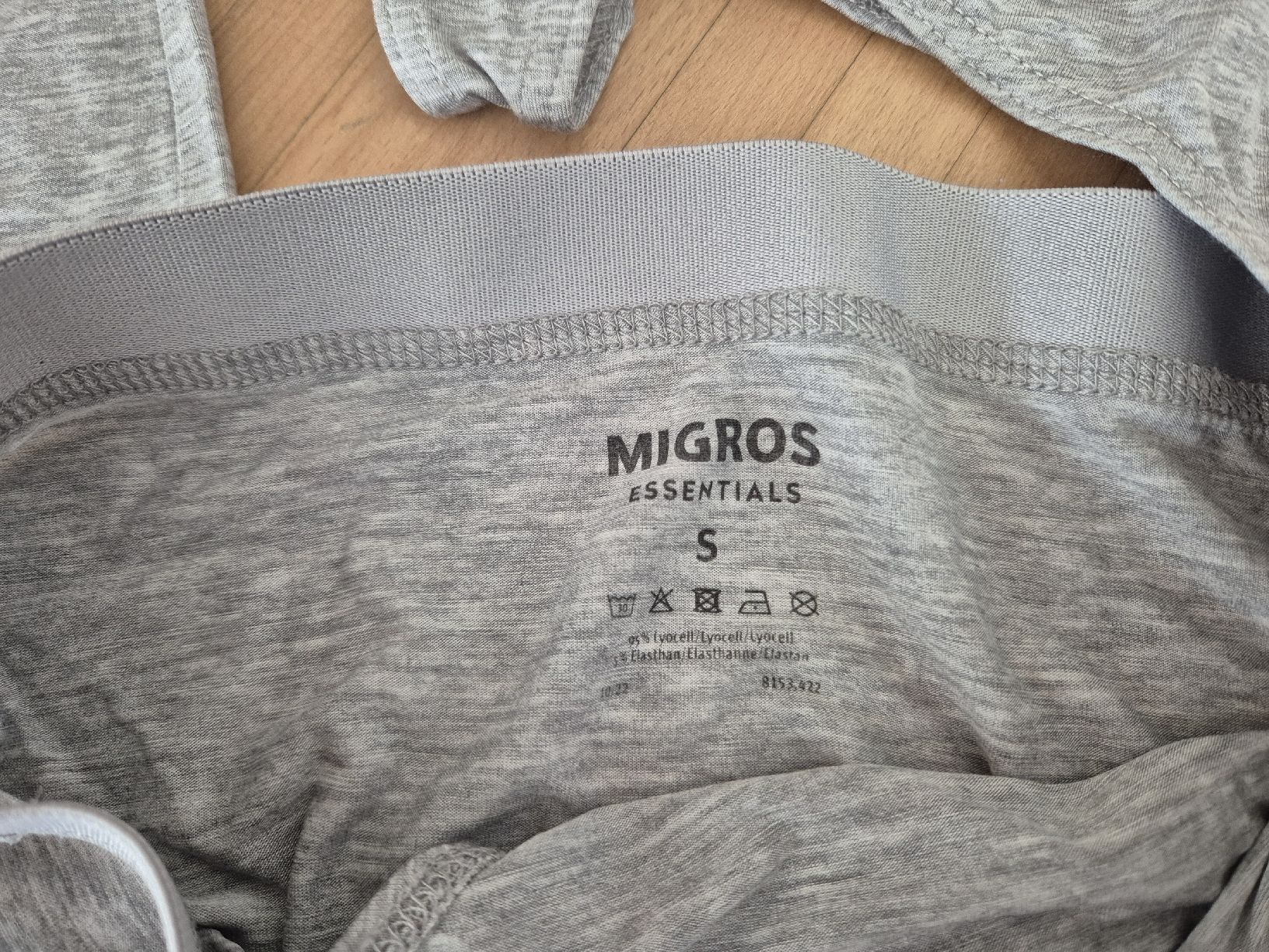 Migros Sonstige Unterwäsche: Migros Essentials Buster, Unterhemd, 2 Strings, 1 Slip, S – Neu (gemäss Beschreibung) aus Bern von Heart_of_Hope 2