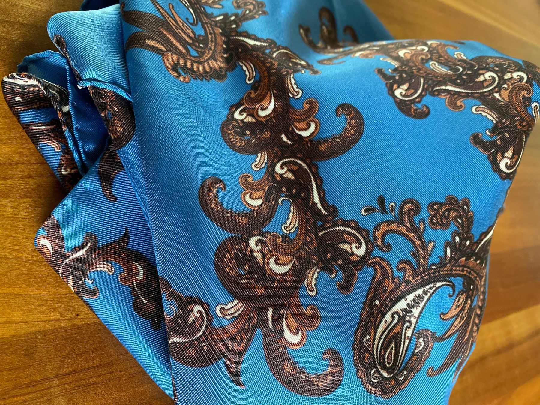 Navyboot Foulard & Sciarpe: Foulard aus Seide von Navyboot – Nuovo (secondo la descrizione) da Schönenwerd venduto da iolilly