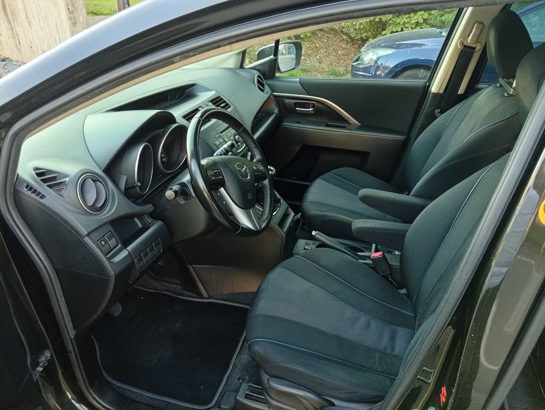 Mazda Automobili: Mazda 5 1.6 diesel 7 platzer – Difettoso da Lichtensteig venduto da ktr_cnm8 6