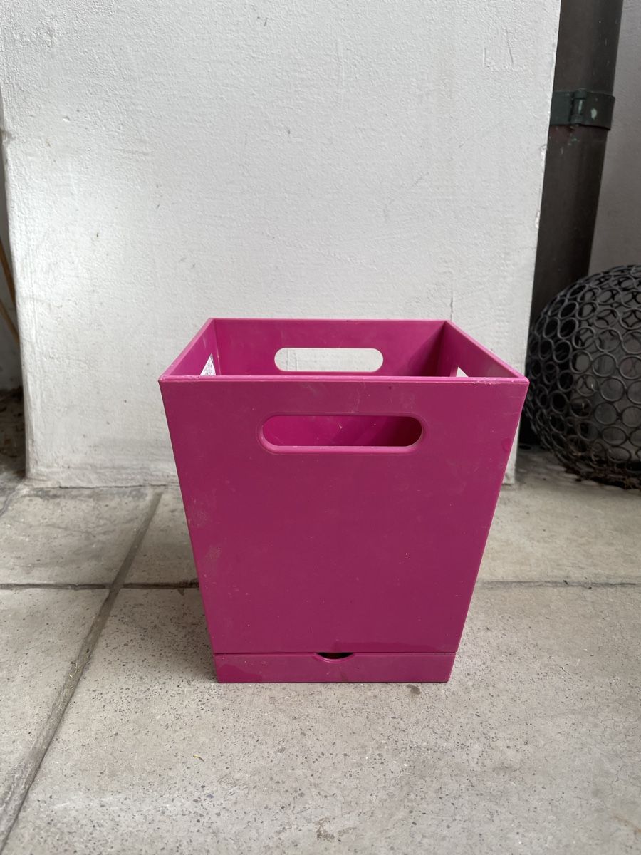 Pots de fleurs: Blumentopf Plastik pink – D'occasion à Zürich par lgu_zg6n 1