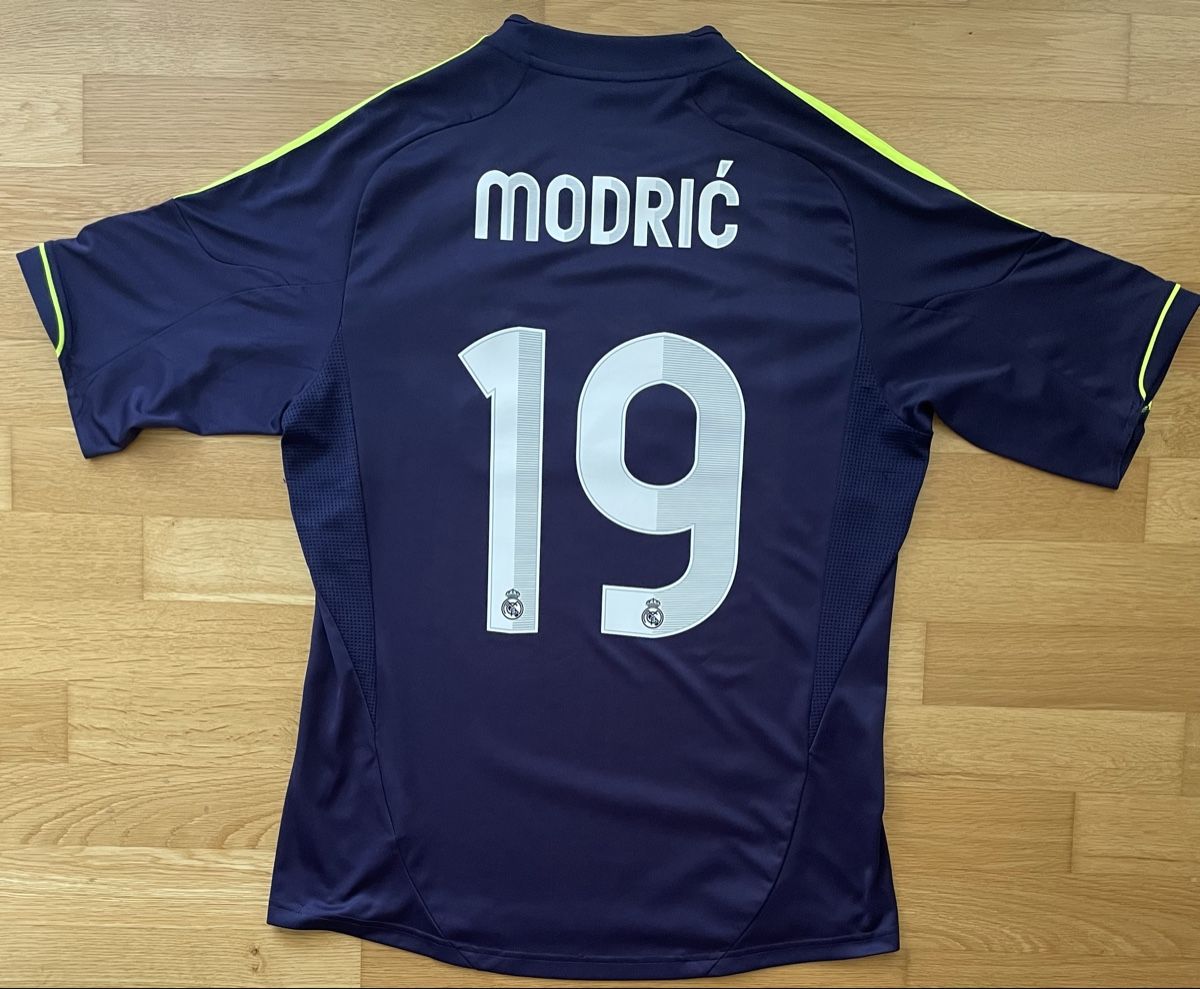 Real Madrid Maillots de corps & Pantalons: Original Real Madrid 2012/2013 Modric Set – D'occasion à Windisch par RealJerseys 1