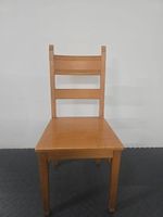 Lot de 8 chaises en bois massif