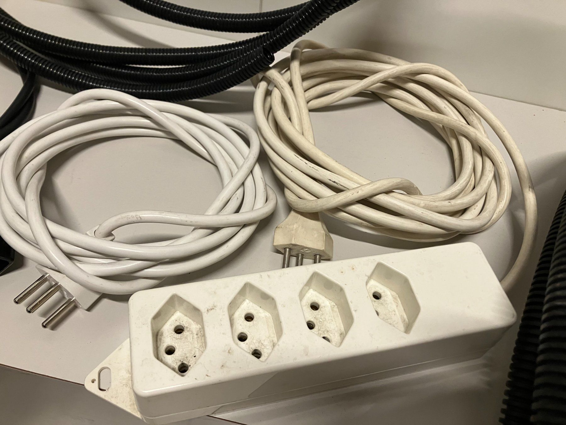 Cavi: Post. div. Elektromaterial und Zubehör ab 1.- – Usato da Lichtensteig venduto da Buy24International 6