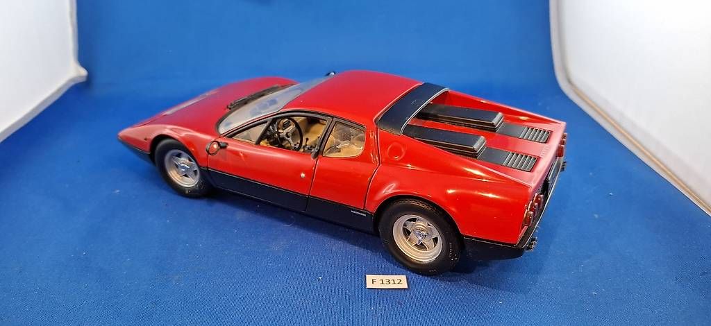 Kyosho Modellini d'auto: Vitrinen Ferrari Modell Auto 1:18 Kyosho – Usato da Birsfelden venduto da Mg65 1