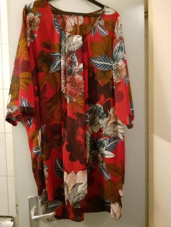 Kleid rot floral Grösse 44 guter Zustand