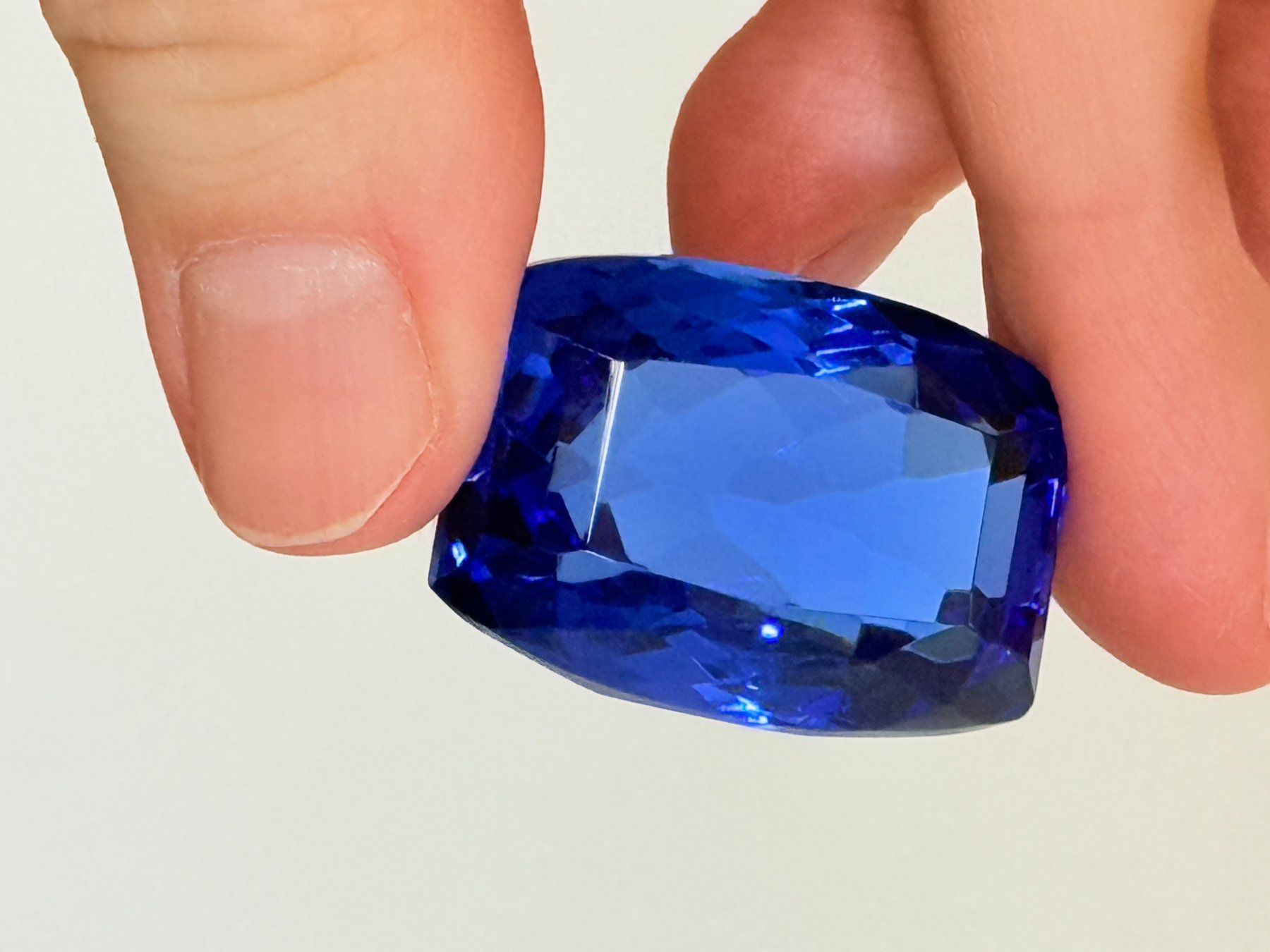 Mineralien & Heilsteine: 68.75 Ct Certified Loose Gemstone – Neu und originalverpackt aus Genève von AWWA 5