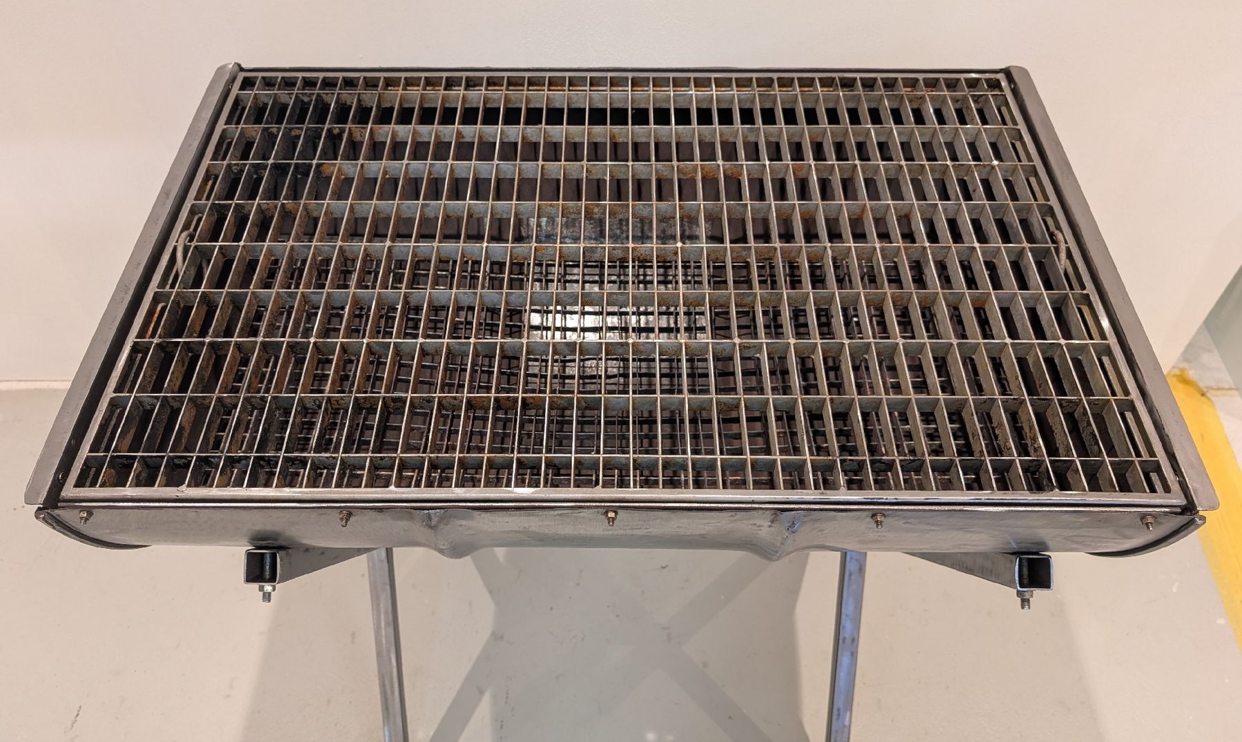 Griglie: Grosser Outdoor Holzkohle-Grill – Nuovo (secondo la descrizione) da Volketswil venduto da mar_c5pv 1