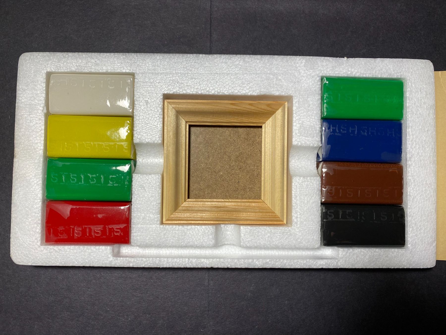 Materiale per modellare: FIMO Hobbyset Modelliermasse 8 Halbblöcke + Bilderrahmen – Nuovo e nell'imballaggio originale da Spiez venduto da Mlandcruiser 2