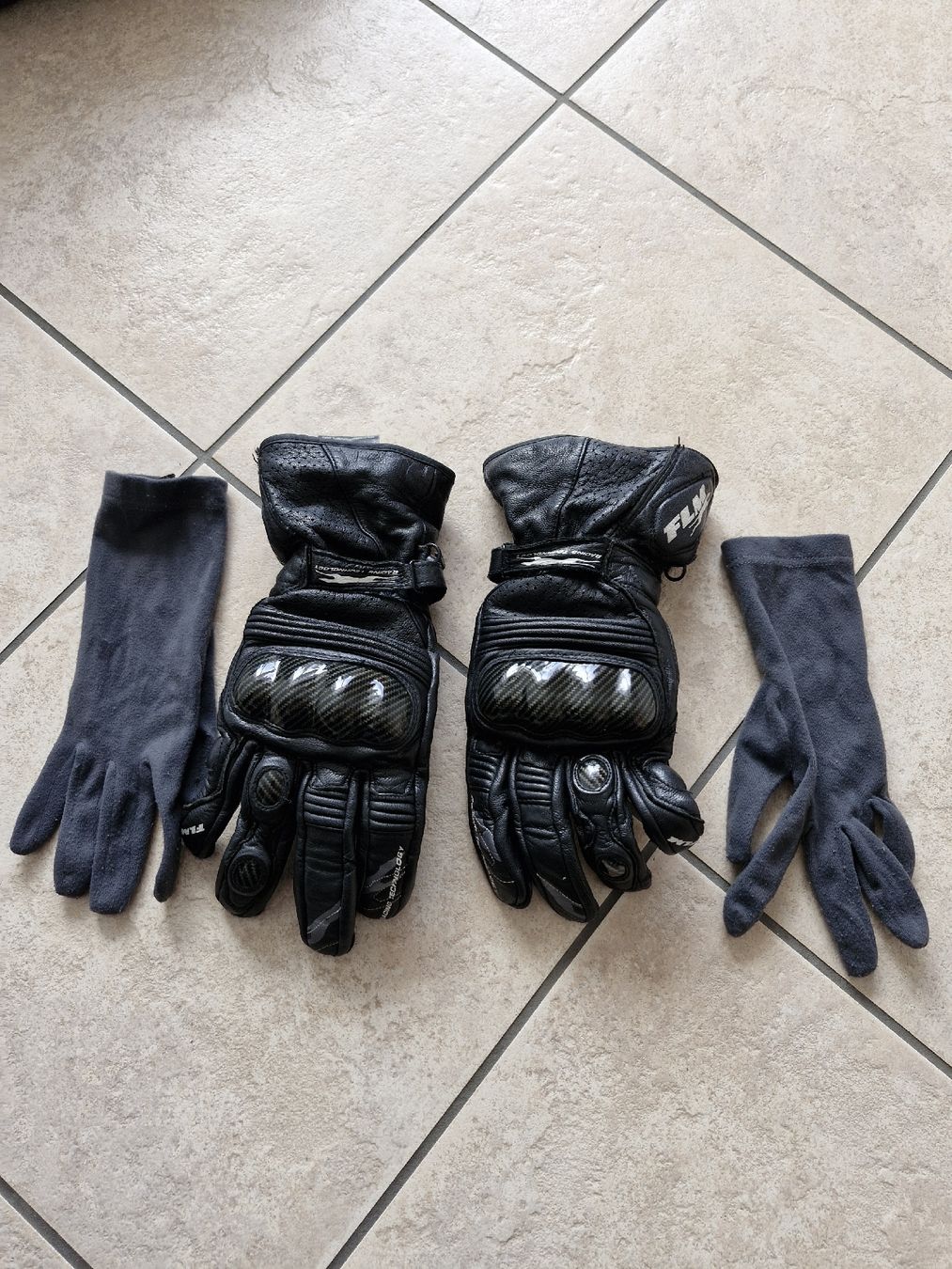 FLM Lotti di vestiti: Töffbekleidung Damen komplett – Usato da Disentis/Mustér venduto da epa_862v 8