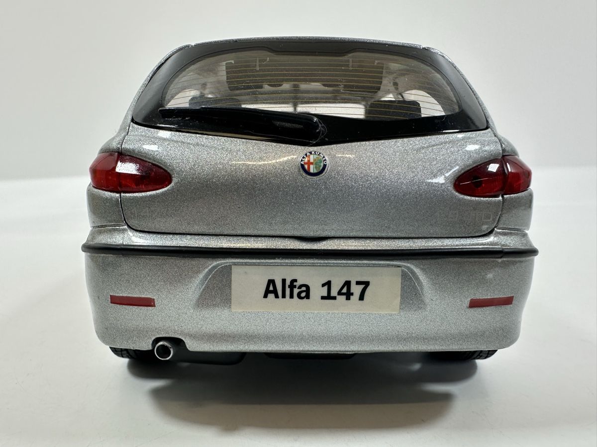 Alfa Romeo Modellini d'auto: Alfa Romeo 147 1:18, silber, RICKO – Usato da Zofingen venduto da rf9_x2xt 5