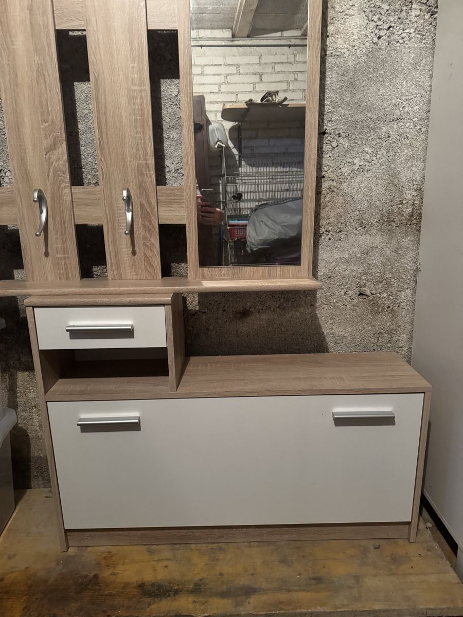 Garderobe: Garderobe – Neu (gemäss Beschreibung) aus Breitenbach von kat_xc59