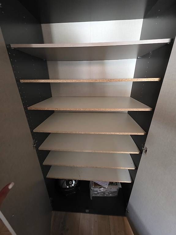 Armadi: Armoire 4 portes moderne avec étagères – Usato da La Chaux-de-Fonds venduto da DeJesusTati.17 2